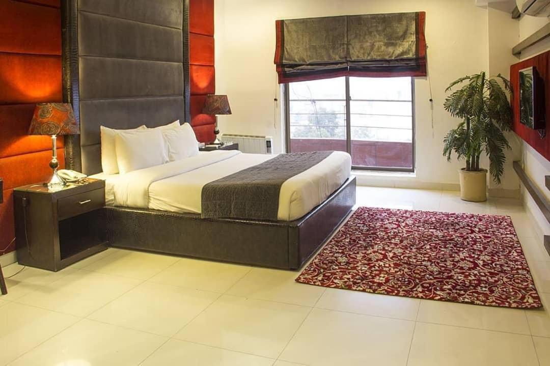 Maisonette Hotel & Apartments Lahore Exterior photo
