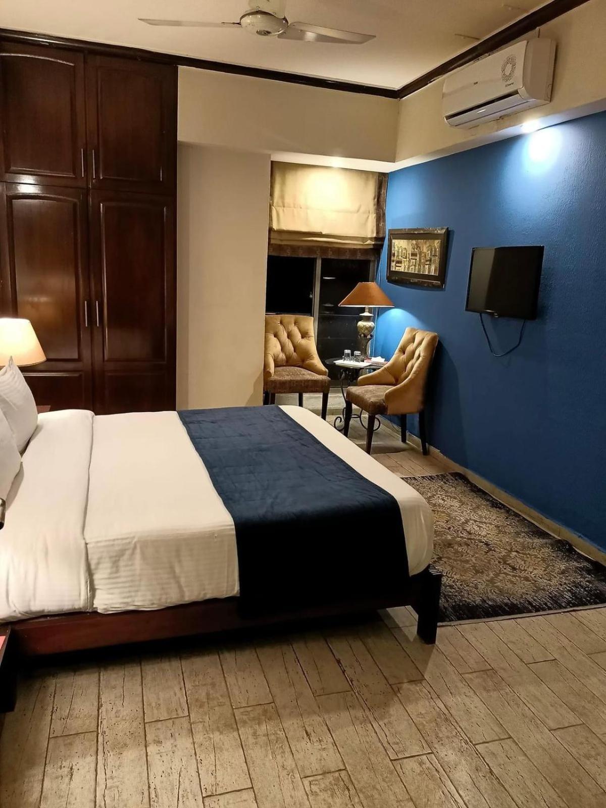 Maisonette Hotel & Apartments Lahore Exterior photo